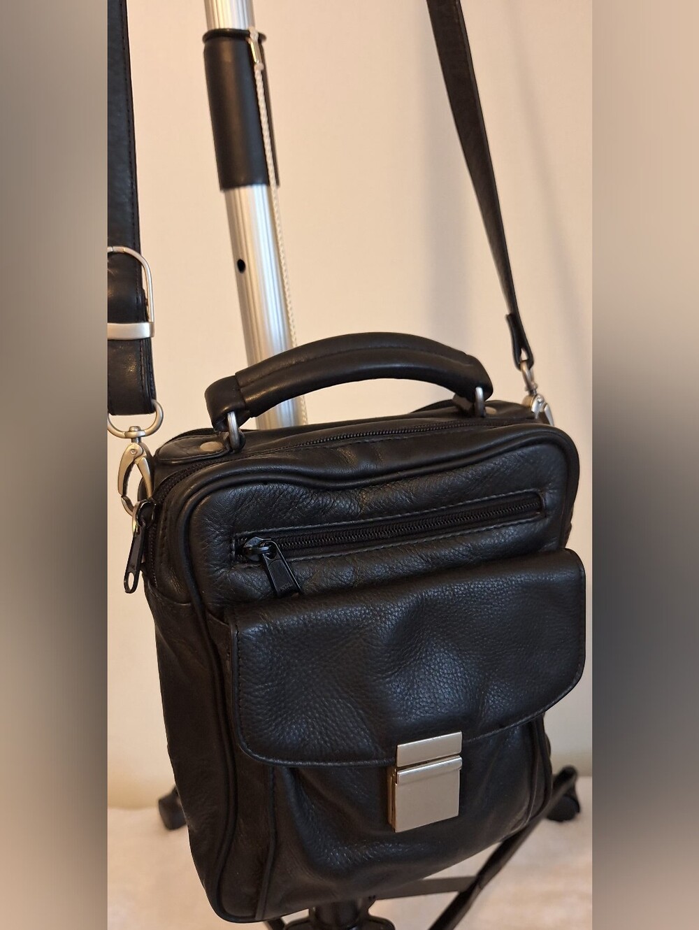 Wilsons Leather Black Leather Compact Messenger with Adjustable Strap - Picture 2 of 12